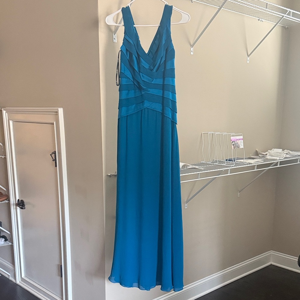 Tadashi Shoji Marine Blue Teal Silk Chiffon V Neck Dress Gown sz 4P. NWOT